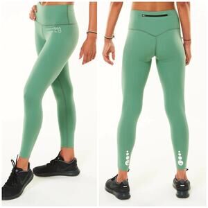 NWOT MALO Republic On the Run 7/8 Tights SIZE M Sagebrush Green Yoga Pants NEW